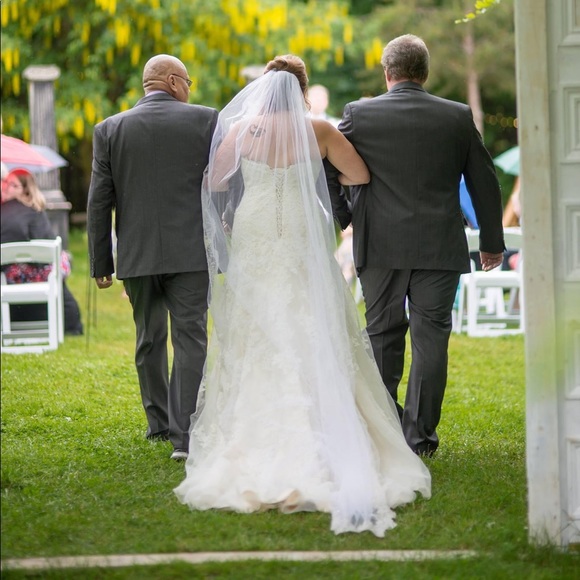 Essence of Australia Wedding Dress - Picture 9 of 11